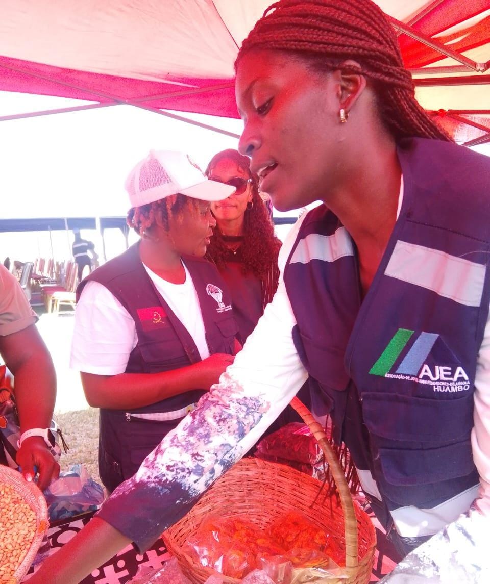 AJEA em destaque na feira de produtos e serviços no Huambo